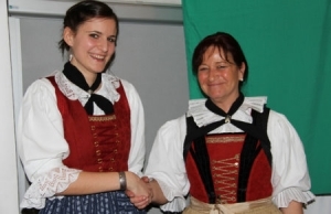 Die neue und die scheidende Bundesmarketenderin: Verena Geier (l.) und Sieglinde Lamprecht (r.)